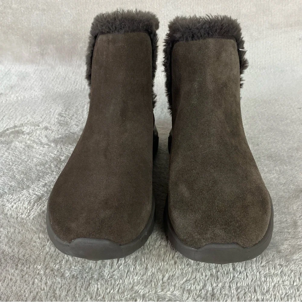 Skechers Cozy Boots Womens Size 7 Brown Suede‎ Quilt Ankle Fur Lined Mat Insole